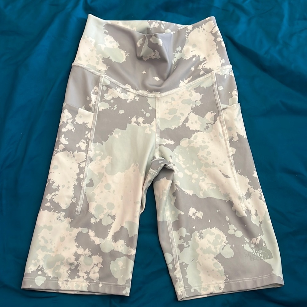 Women’s North Face shorts size small